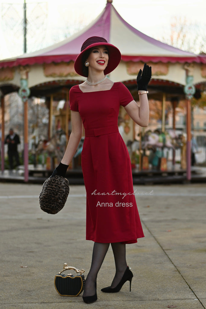 ANNA- 1950s vintage dress with pleat at back
