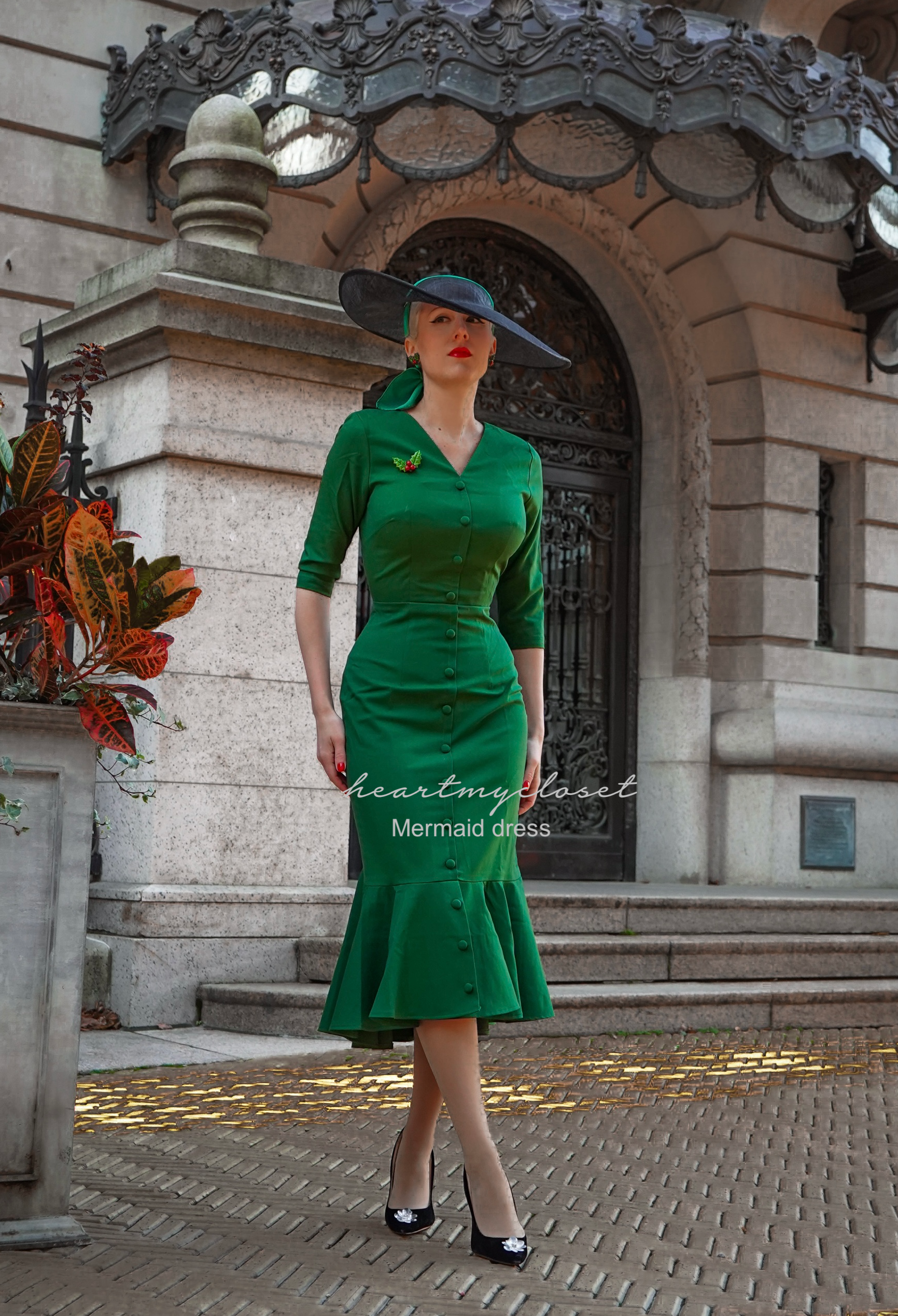 Retro 1950s Mermaid Silouhette Dress