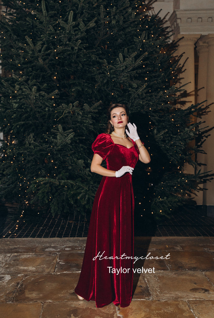Taylor - classic velvet gown