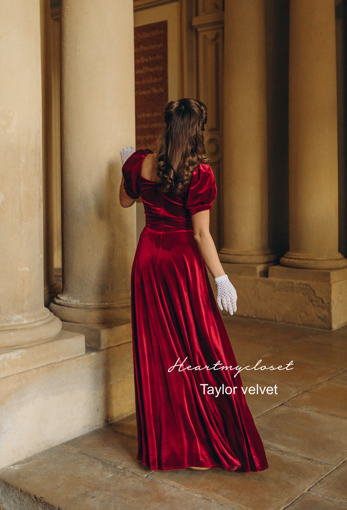 Taylor - classic velvet gown