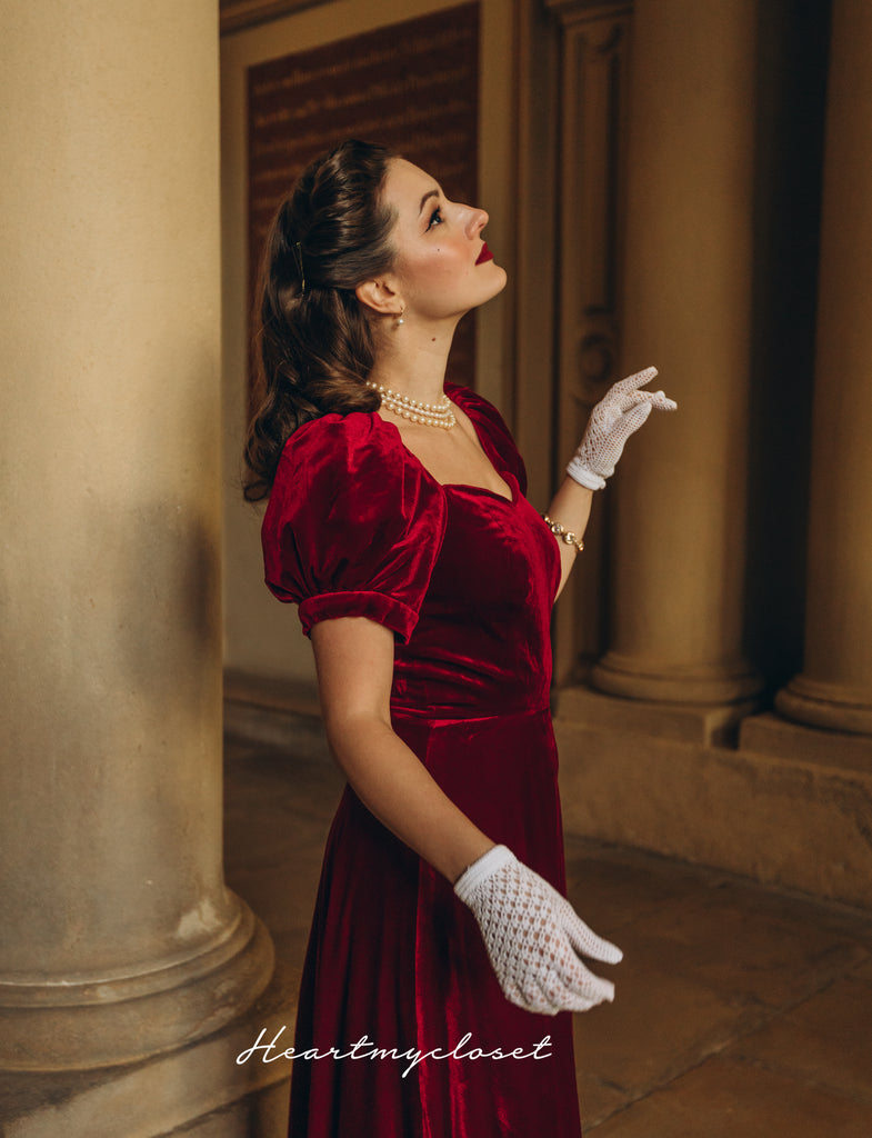 Taylor - classic velvet gown