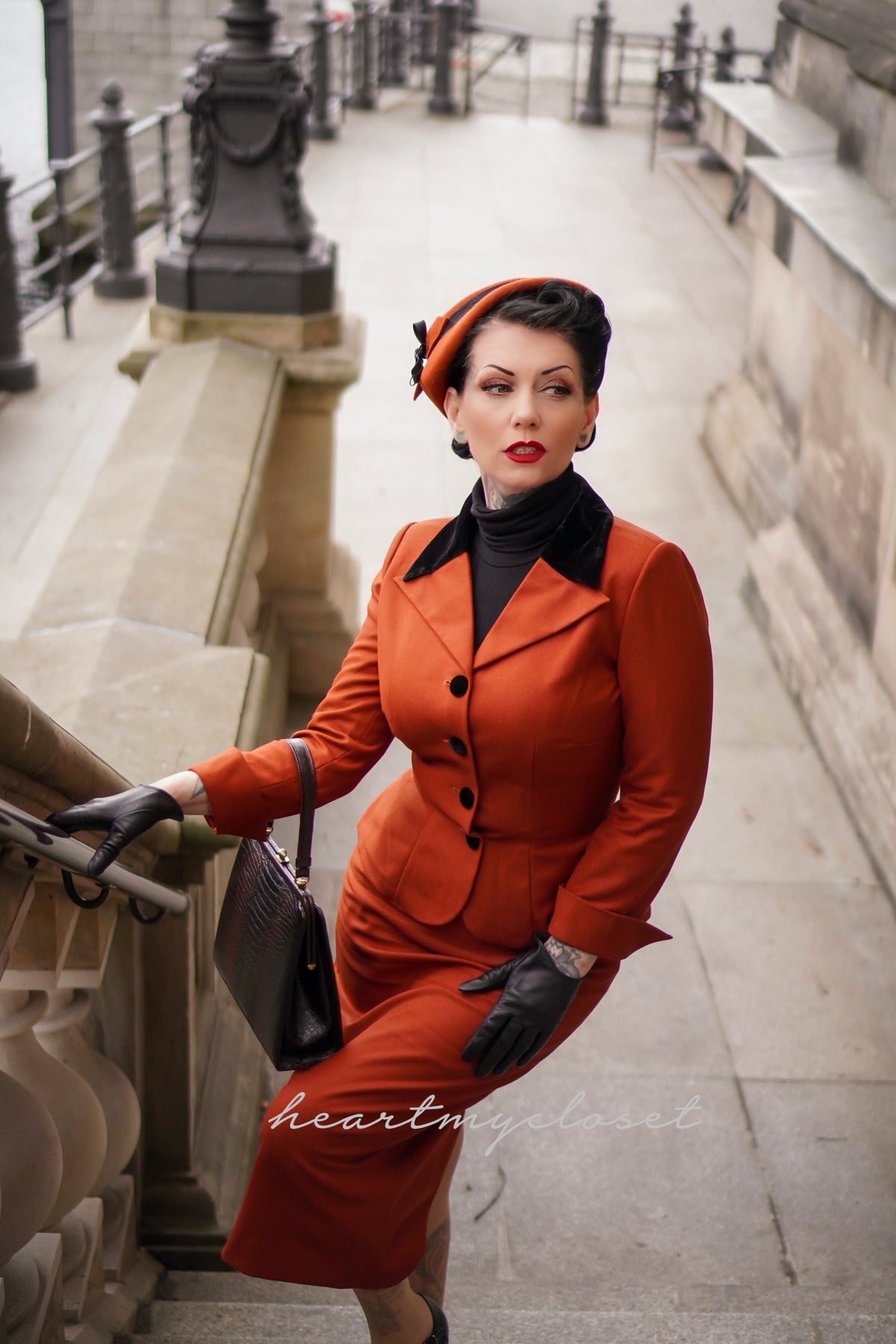 Vaness - 50s vintage suit with velvet trim - heartmycloset