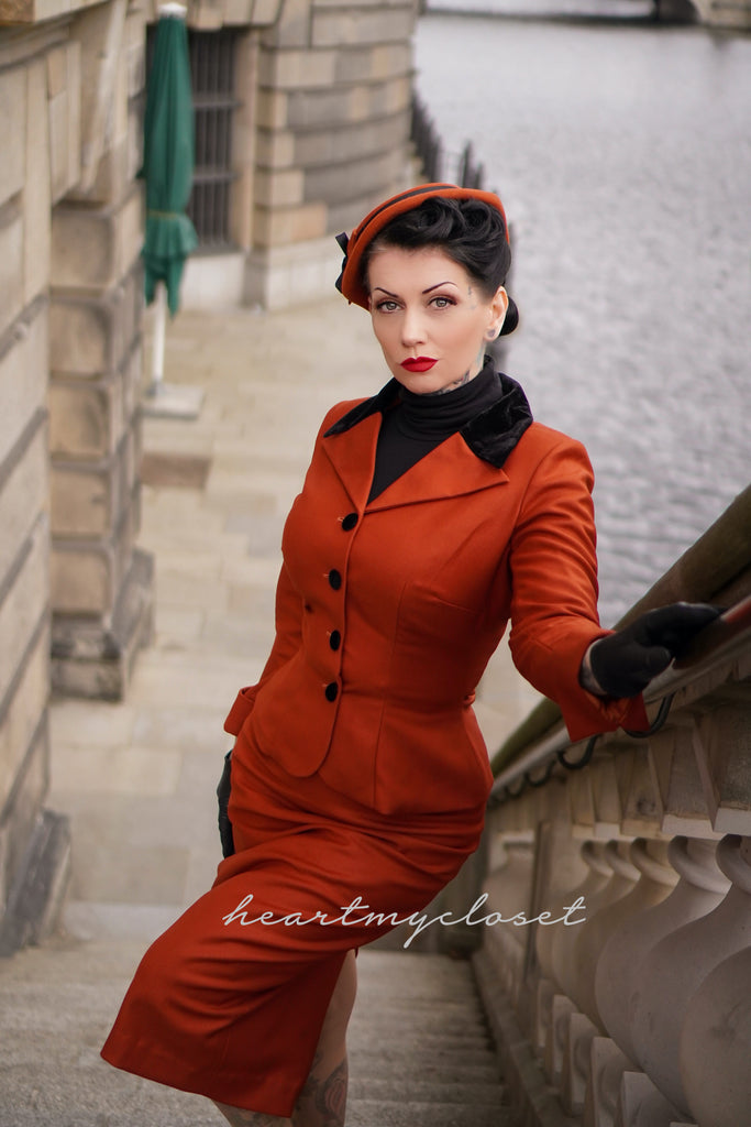 Vaness - 50s vintage suit with velvet trim