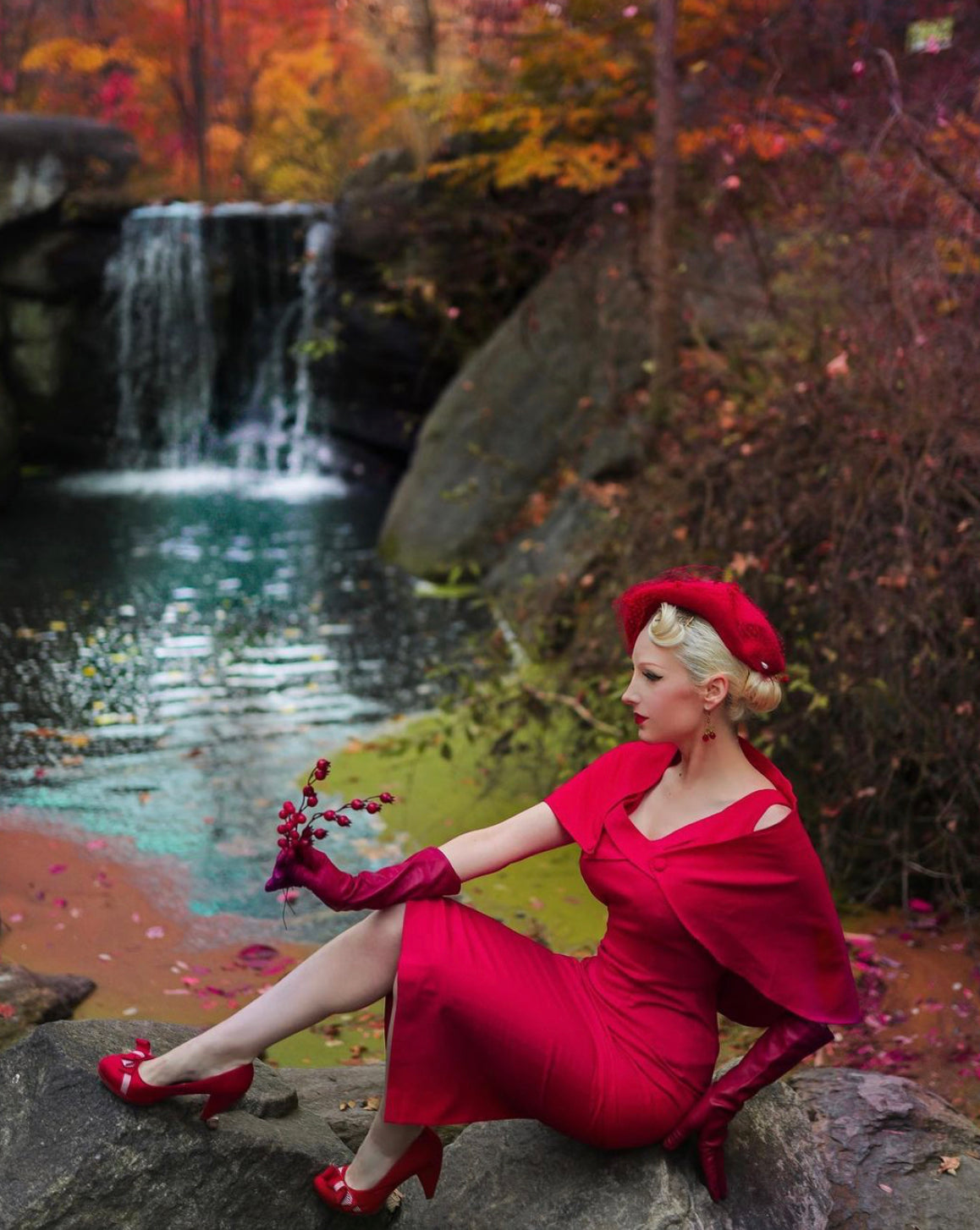 Sandra - 1950s pencil dress with matching cape - heartmycloset