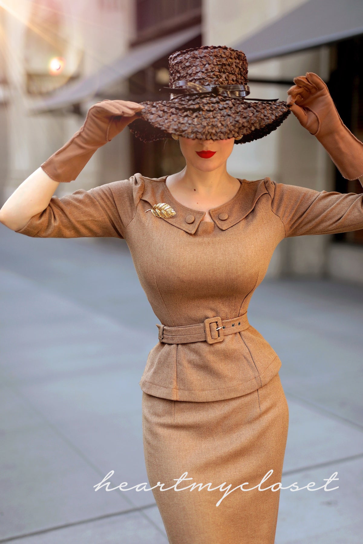 Scarlet suit - vintage 1950s suit with pencil skirt - heartmycloset